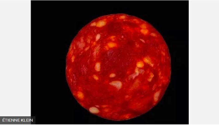 Imagen de un chorizo, que el científico francés publicó en broma como si fuera una estrella captada por el telescopio James Webb.