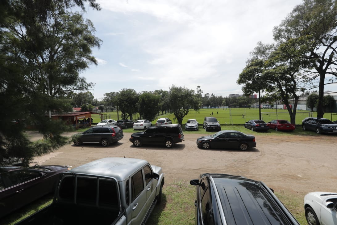 Pobladores alertan sobre banda de robacarros: PNC arresta a tres en campos deportivos de la zona 11 capitalina