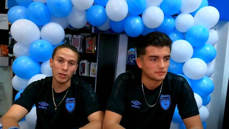 Jeshua Urizar y Jorge Moreno, de la Selección Sub 20 de Guatemala. (Foto Prensa Libre: Captura video Luis Kezzer)