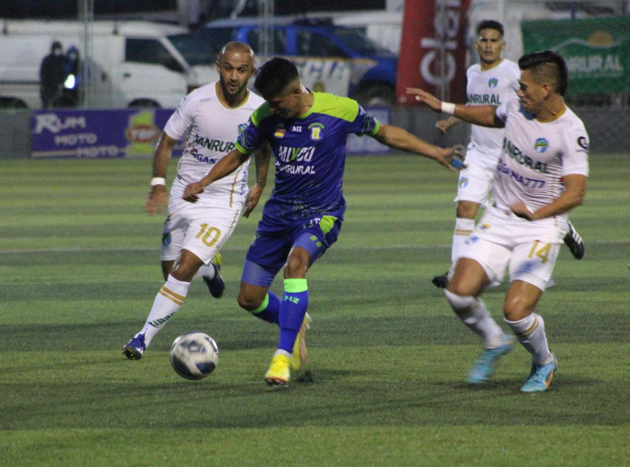 Deportivo Mixco y Comunicaciones repartieron puntos en el Estadio Santo Domingo. Foto Prensa Libre (Adolfo Oliva)