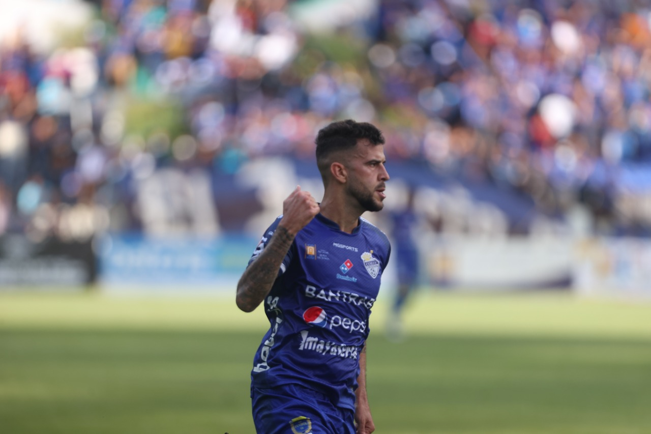 Nicolás Martínez anotó doblete en la victoria de su equipo. Foto Prensa Libre (Martín Ruiz)