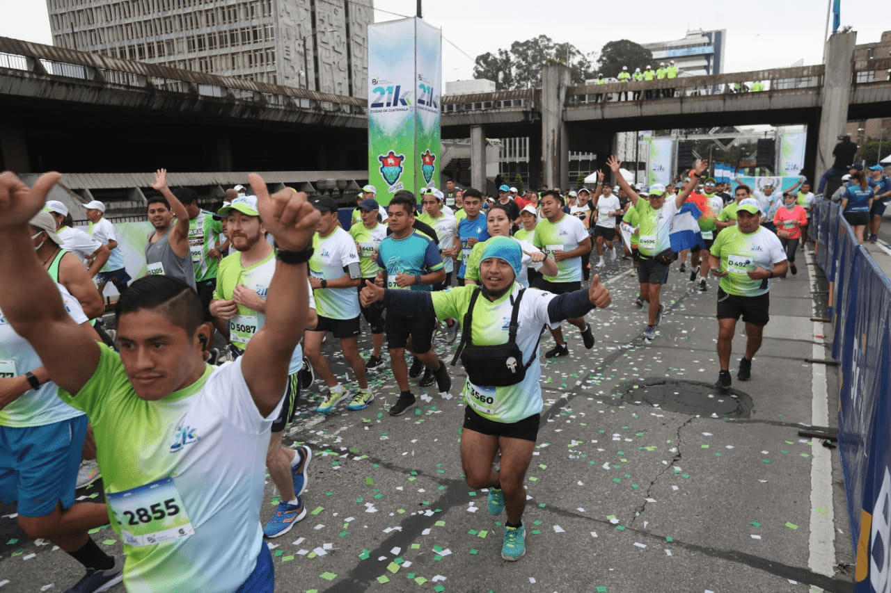 Deportistas profesionales y aficionados fueron parte de los 21K de la Ciudad de Guatemala. Foto Prensa Libre (Érik Ávila)