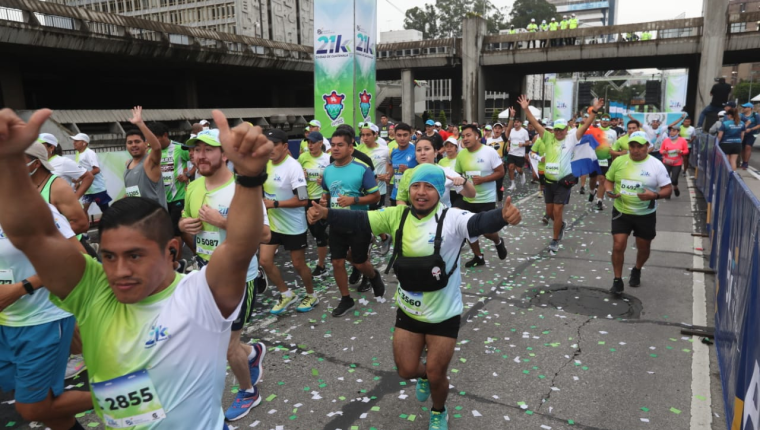 Deportistas profesionales y aficionados fueron parte de los 21K de la Ciudad de Guatemala. Foto Prensa Libre (Érik Ávila)