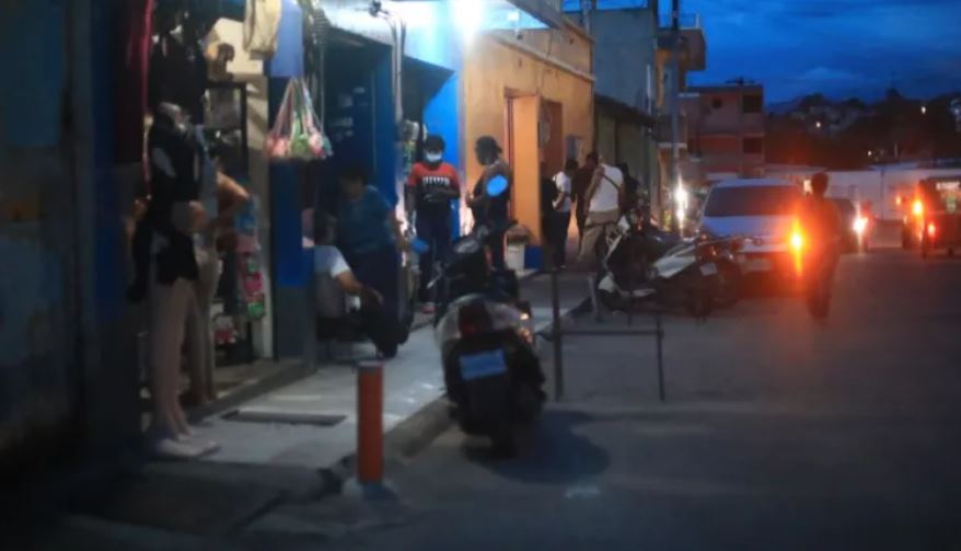 A finales del año pasado un reportaje de Prensa Libre y Noticiero Guatevisión evidenció cómo una red de coyotes traficaba con haitianos en Esquipulas. (Foto Prensa Libre: Carlos Hernández)