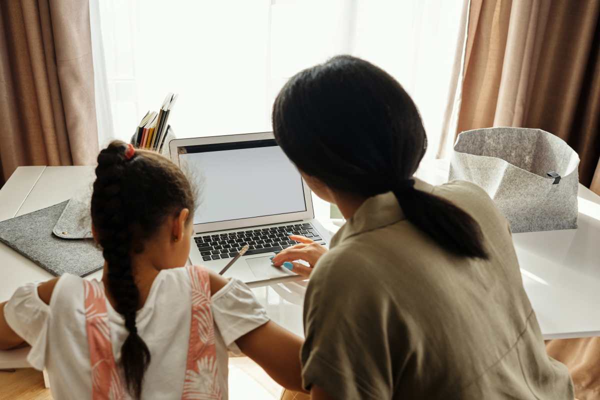 Seguridad infantil: cómo enseñar a los niños a ser más críticos con el uso del internet y otros retos para mejorar su seguridad