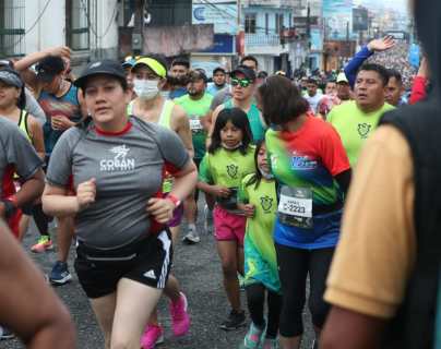 Medio Maratón de Cobán:  descalzos, disfrazados, con hijos: estas son las otras imágenes de la competencia