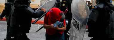 Organizaciones advierten de que se pretende criminalizar las protestas con nueva normativa. (Foto Prensa Libre: AFP)