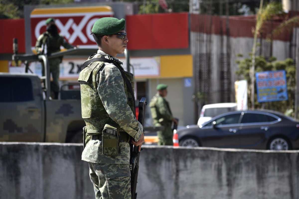 “Dos decapitados y algunos con tiro de gracia”: Matan a seis hombres en una carretera en Guerrero, México (la camioneta calcinada y los casquillos de AK-47 y AR-15)