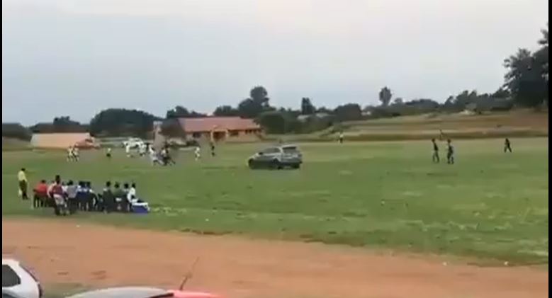 En Sudáfrica se vivió un momento de terror en la tercera división. (Foto Prensa Libre: Captura video)