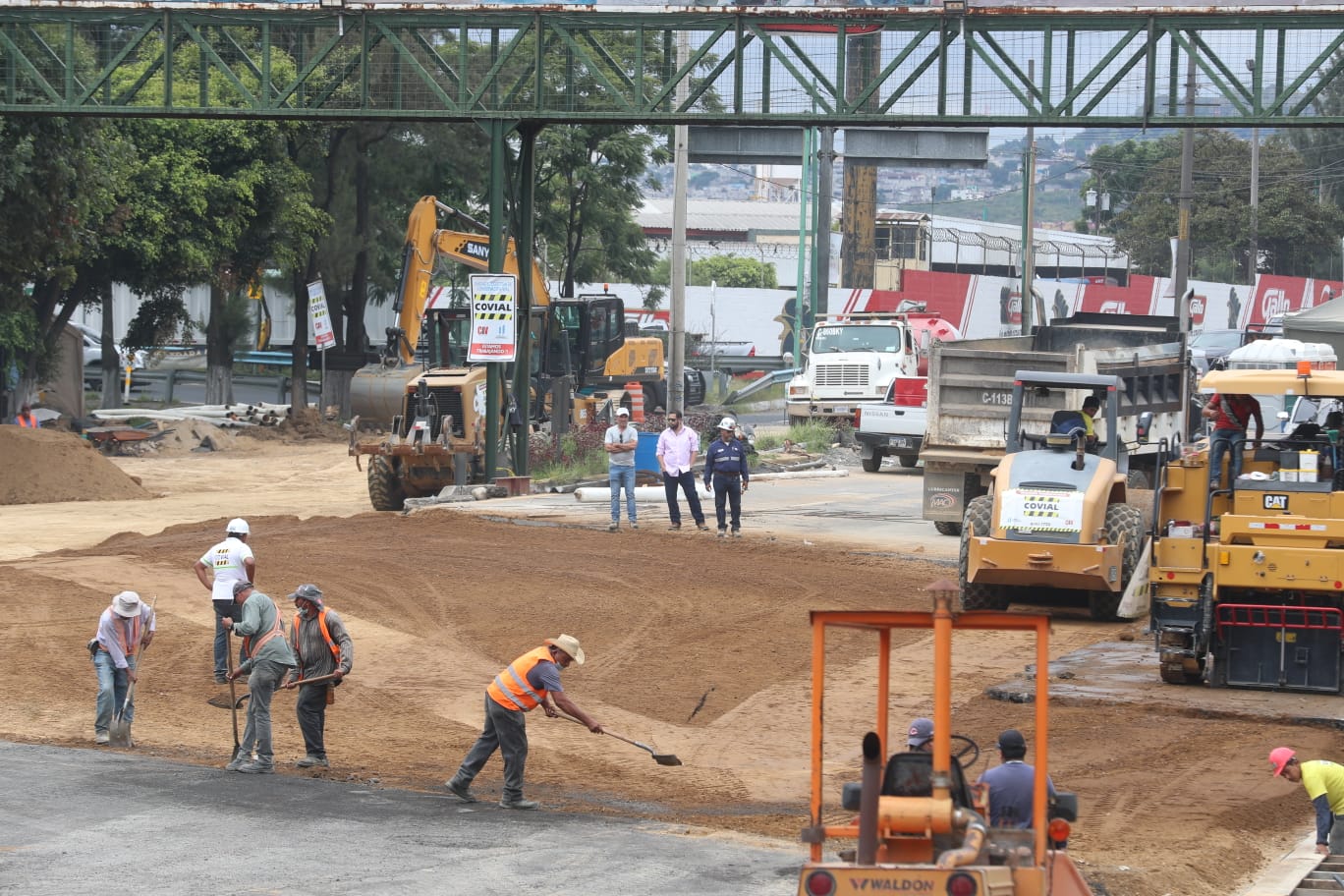 Autoridades esperan finalizar los trabajos en la carretera este fin de semana para habilitar el paso. Fotografía: Prensa Libre (Roberto Reynoso).