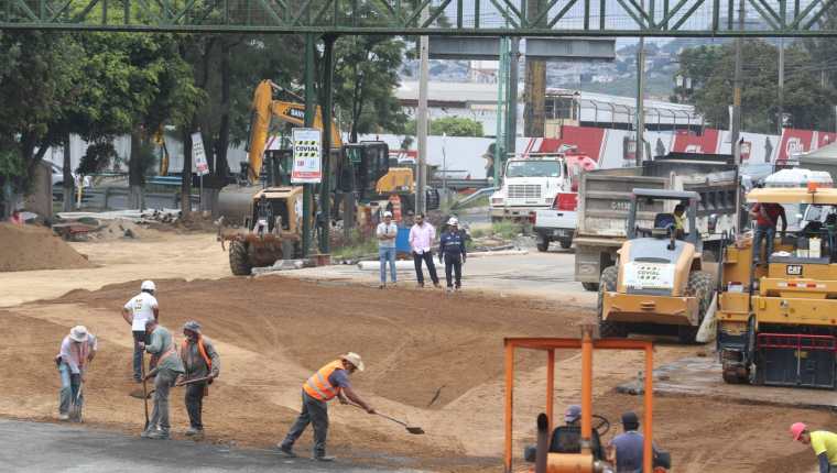 Autoridades esperan finalizar los trabajos en la carretera este fin de semana para habilitar el paso. Fotografía: Prensa Libre (Roberto Reynoso).