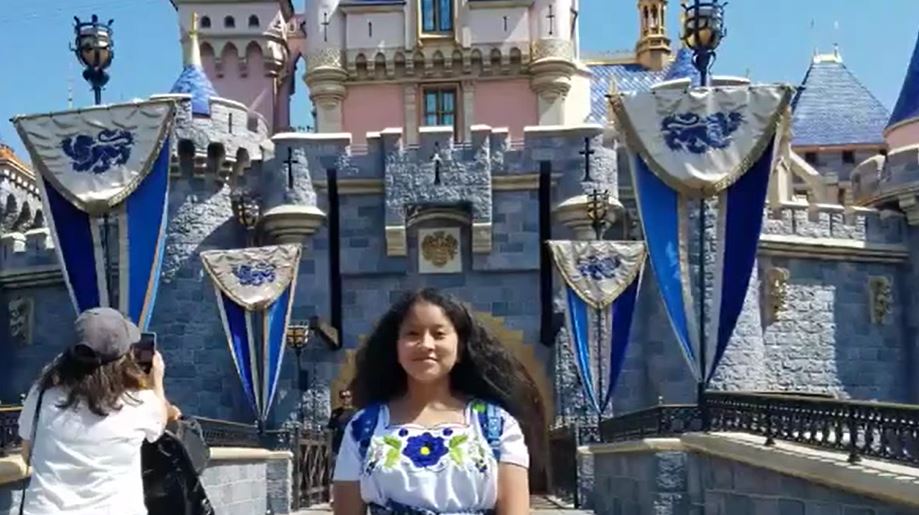 Uno de los sueños de Yahaira Tubac era conocer Disney World.  Compartió imágenes de esta experiencia.  (Foto Prensa Libre: toma de pantalla FB Yahaira Tubac)
