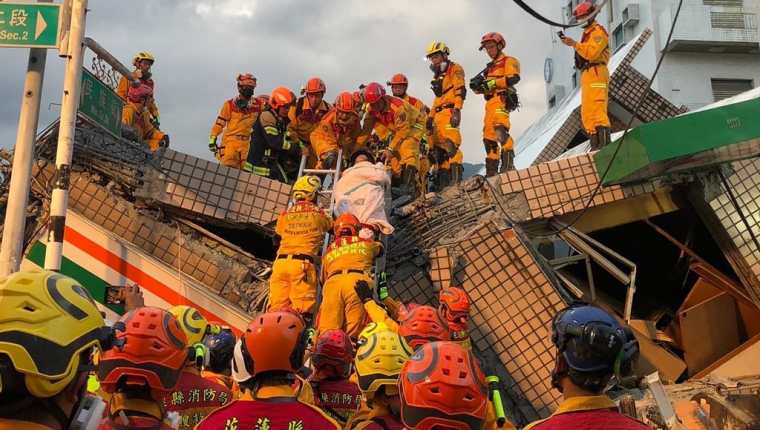 Imágenes | Fuerte terremoto causa un muerto y 79 heridos en Taiwán