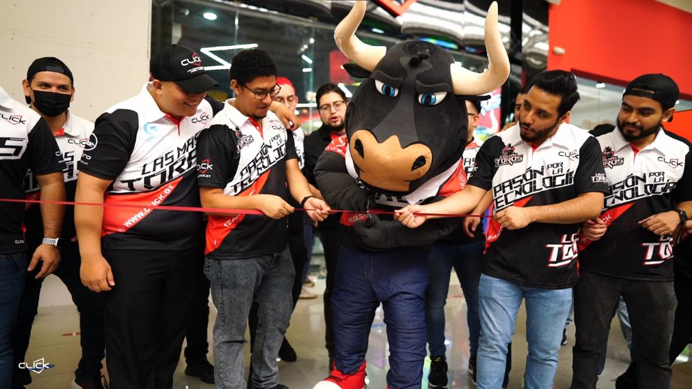 Corte de listón de sucursal de Click en Sankris Mall.