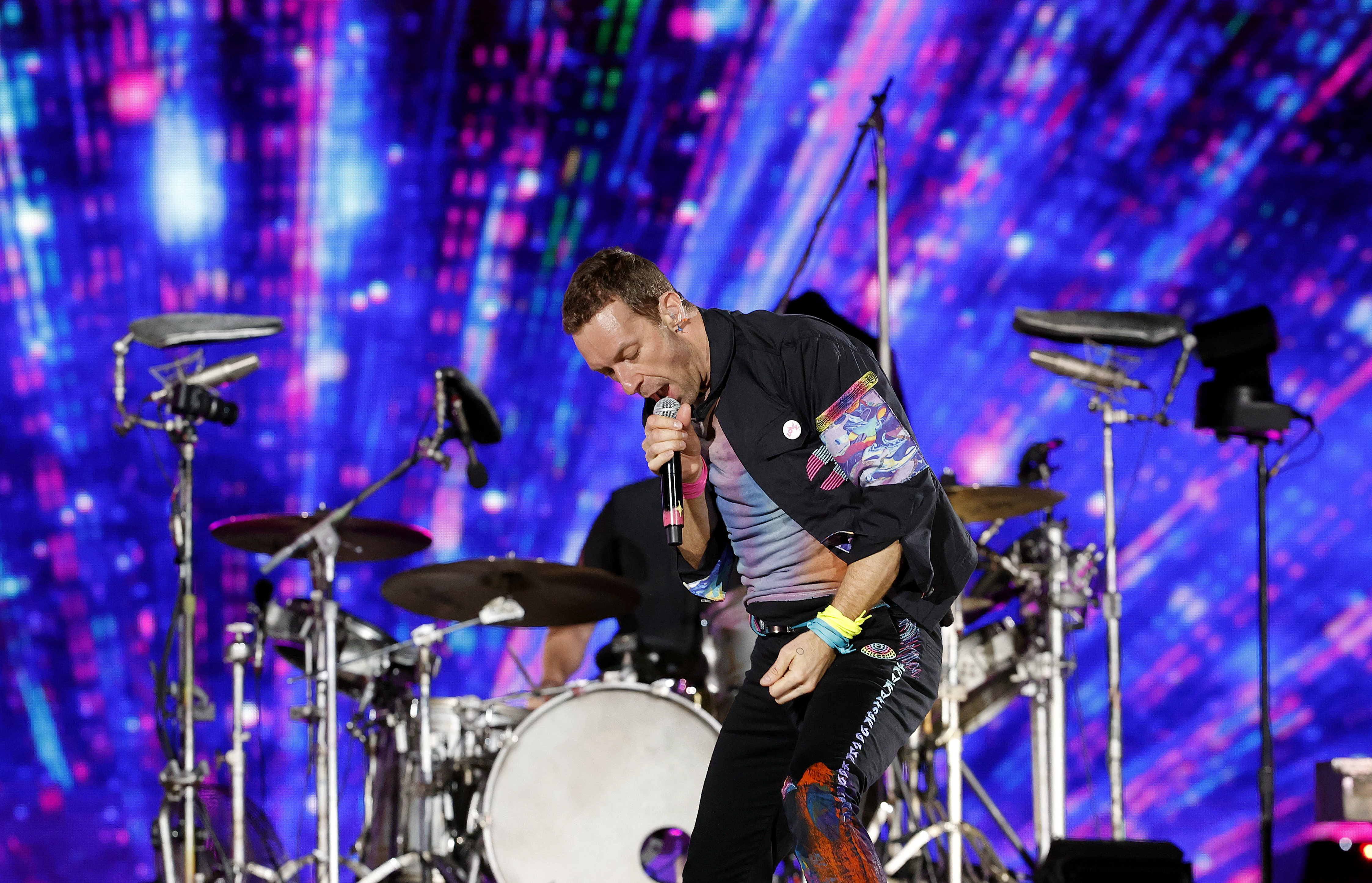  Chris Martin, vocalista de Coldplay, canta hoy durante un concierto de la banda británica en Bogotá (Colombia).  (Foto Prensa Libre: EFE/ Mauricio Dueñas Castañeda /SOLO USO EDITORIAL /NO VENTAS /NO ARCHIVO