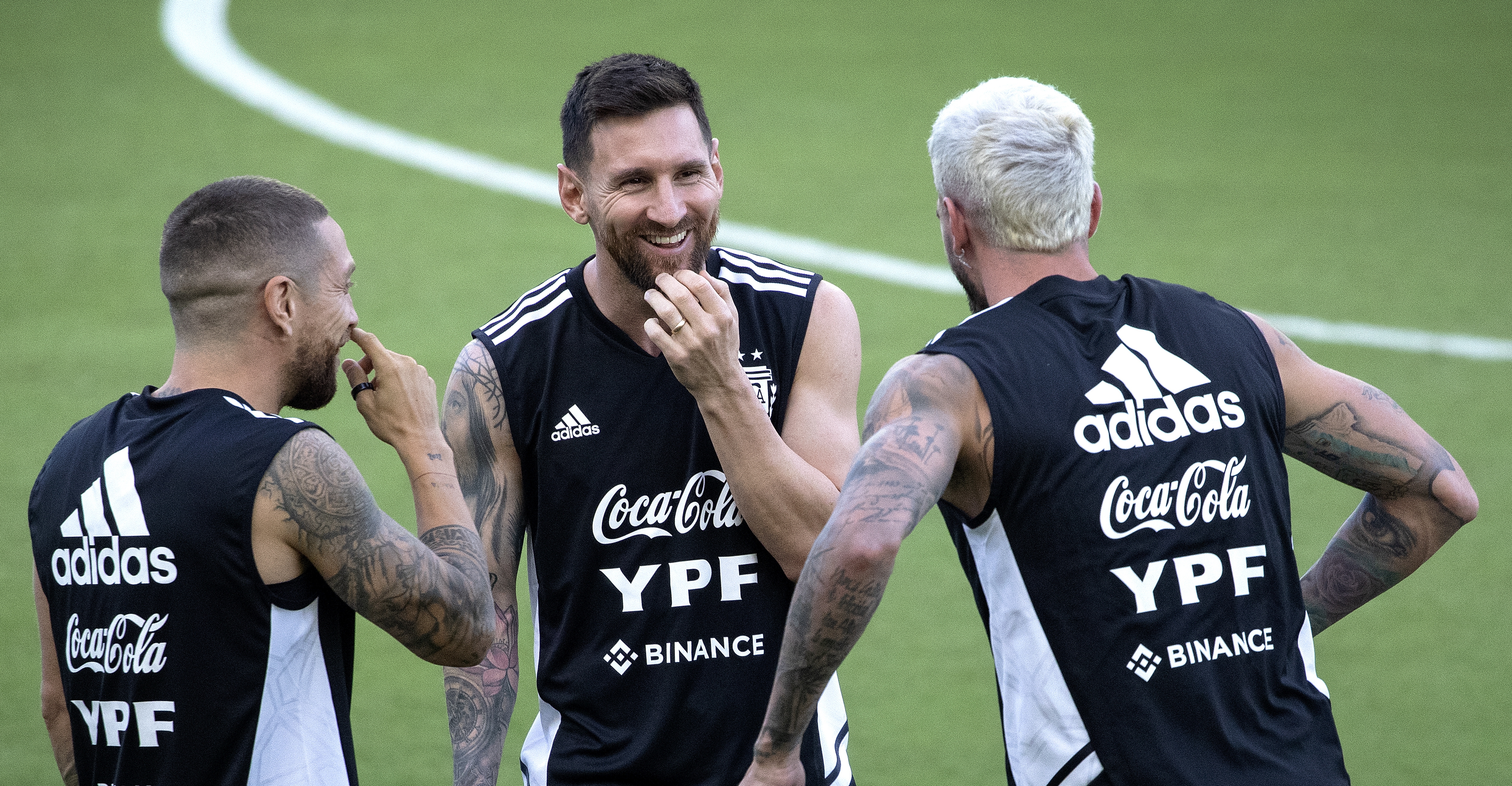 Messi y la albiceleste van por un triunfo más antes de su debut mundialista en Qatar 2022. (Foto Prensa Libre: EFE)