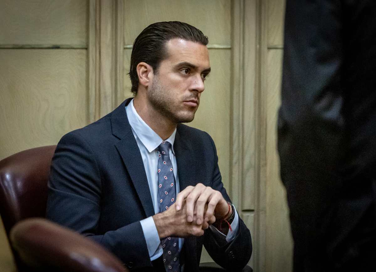USA356. MIAMI (ESTADOS UNIDOS), 23/09/2022.- El actor mexicano Pablo Lyle asiste a la primera audiencia oral de su juicio hoy, en Miami, Florida (Estados Unidos). Los abogados del actor mexicano Pablo Lyle, que es juzgado en Miami por la muerte del cubano Juan Ricardo Hernández, de 63 años, a quien propinó en 2019 un puñetazo en una discusión de tráfico en Miami, alegaron este viernes que el golpe fue su reacción a una situación de pánico. EFE/ José A. Iglesias/ POOL