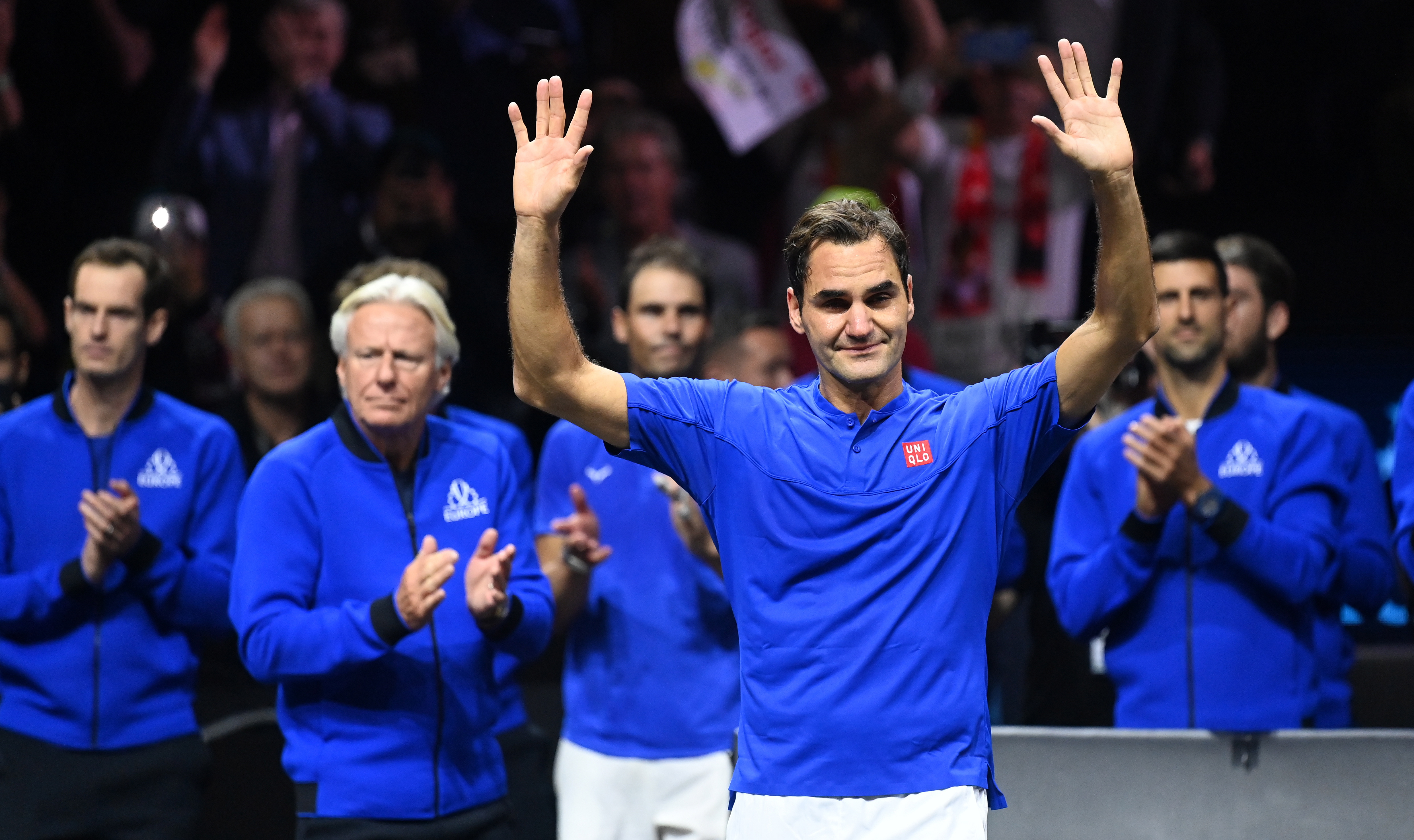 Roger Federer agradece el apoyo de la afición en su útimo partido profesional al tenis. (Foto Prensa Libre: EFE)
