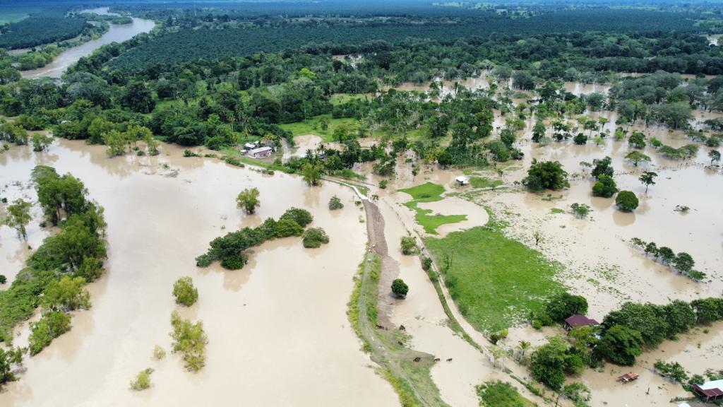 Las lluvias de las últimas semanas ha provocado el desborde del rio Motagua, cuyo caudal ha afectado a una decena de comunidades en Izabal. Foto municipalidad de Puerto Barrios. 
