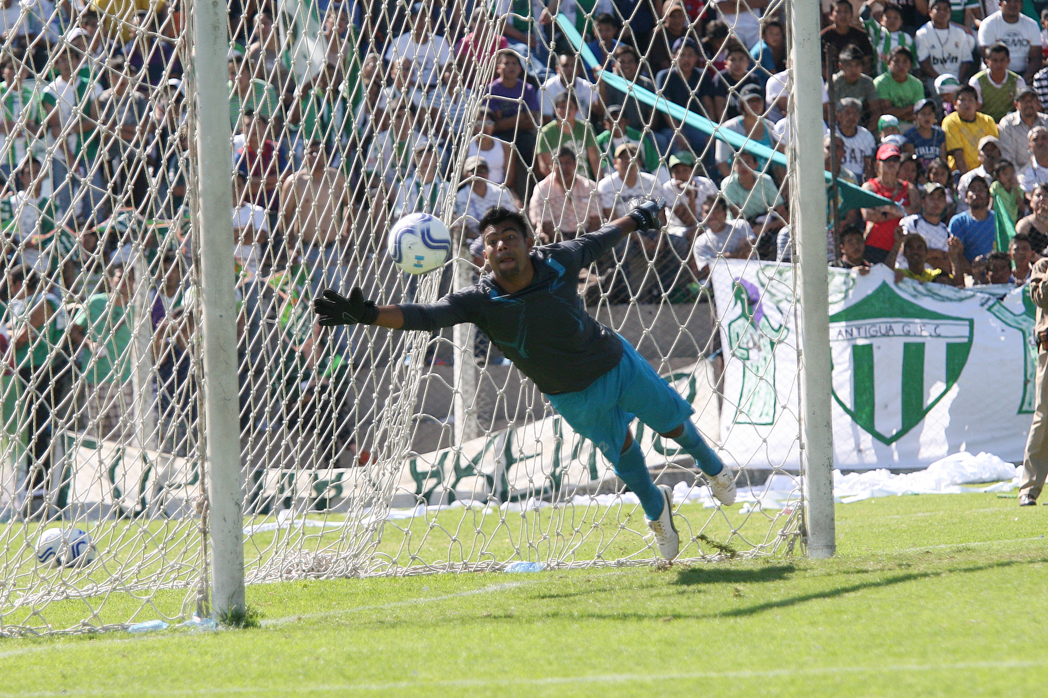  Motta, formado en Municipal, debutó como profesional en el 2003 con el desaparecido Juventud Retalteca. (Foto Prensa Libre: Hemeroteca)