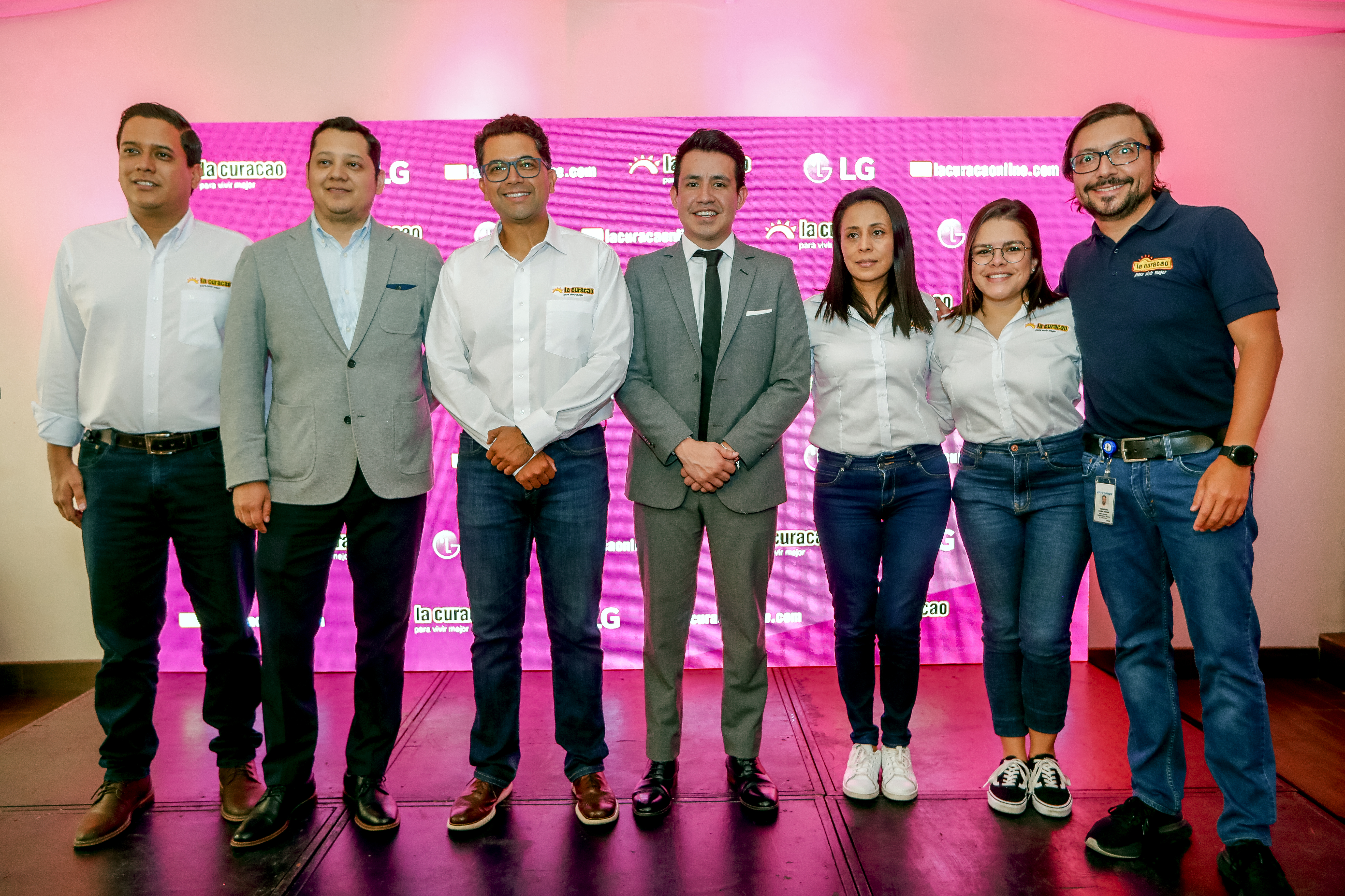 La fiesta del futbol llega a las tiendas de La Curacao en alianza de LG Electronics. Foto Prensa Libre: Esvin García