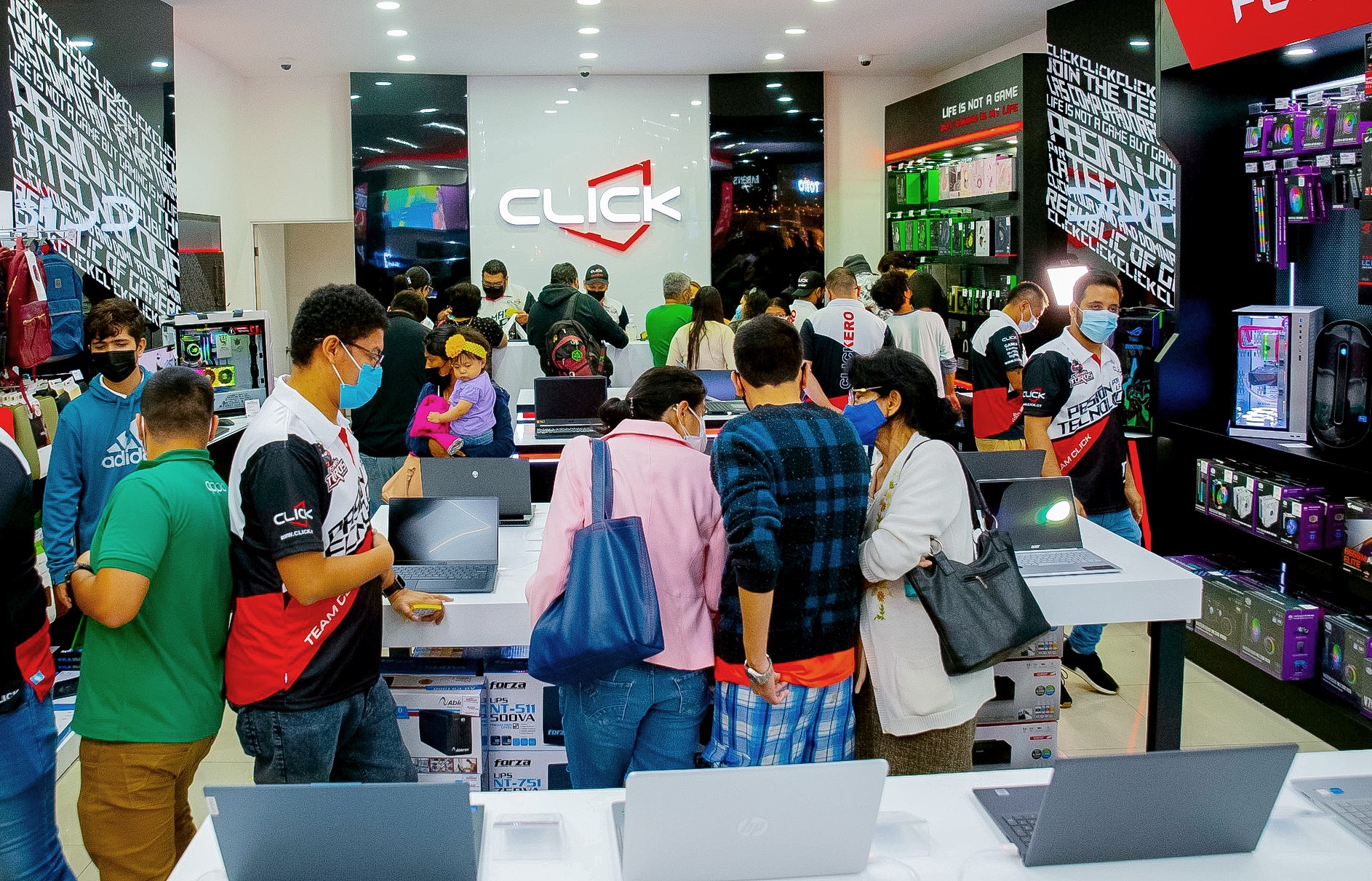 Click celebra a lo grande la apertura de su nueva sucursal