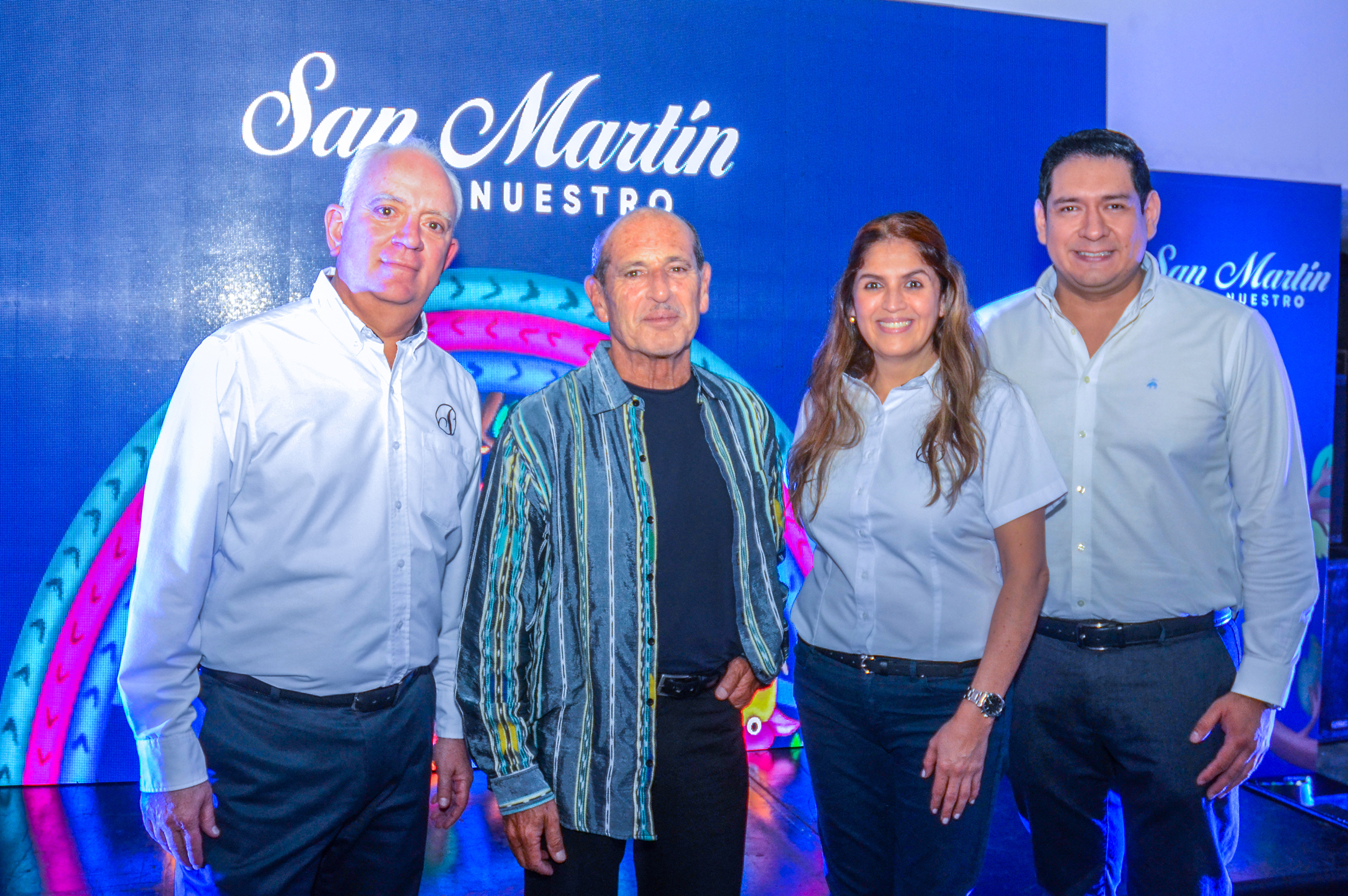 Representantes de San Martín junto con el artista David Ordóñez, hicieron la presentación de la campaña. Foto Prensa Libre: Cortesía