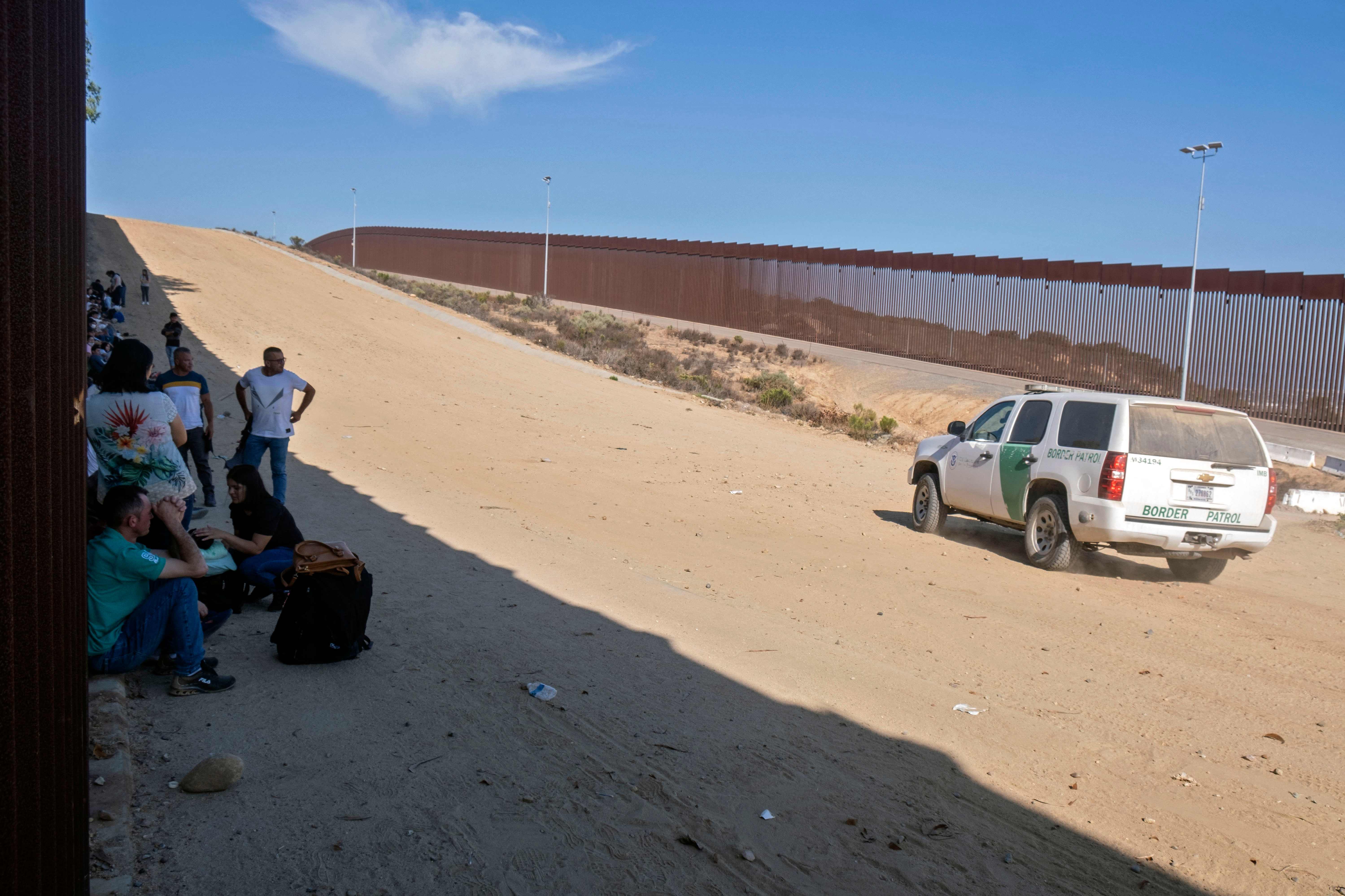 Patrulla Fronteriza de los Estados Unidos en un recorrido en la frontera entre México y Estados Unidos. (Foto Prensa Libre: AFP)
