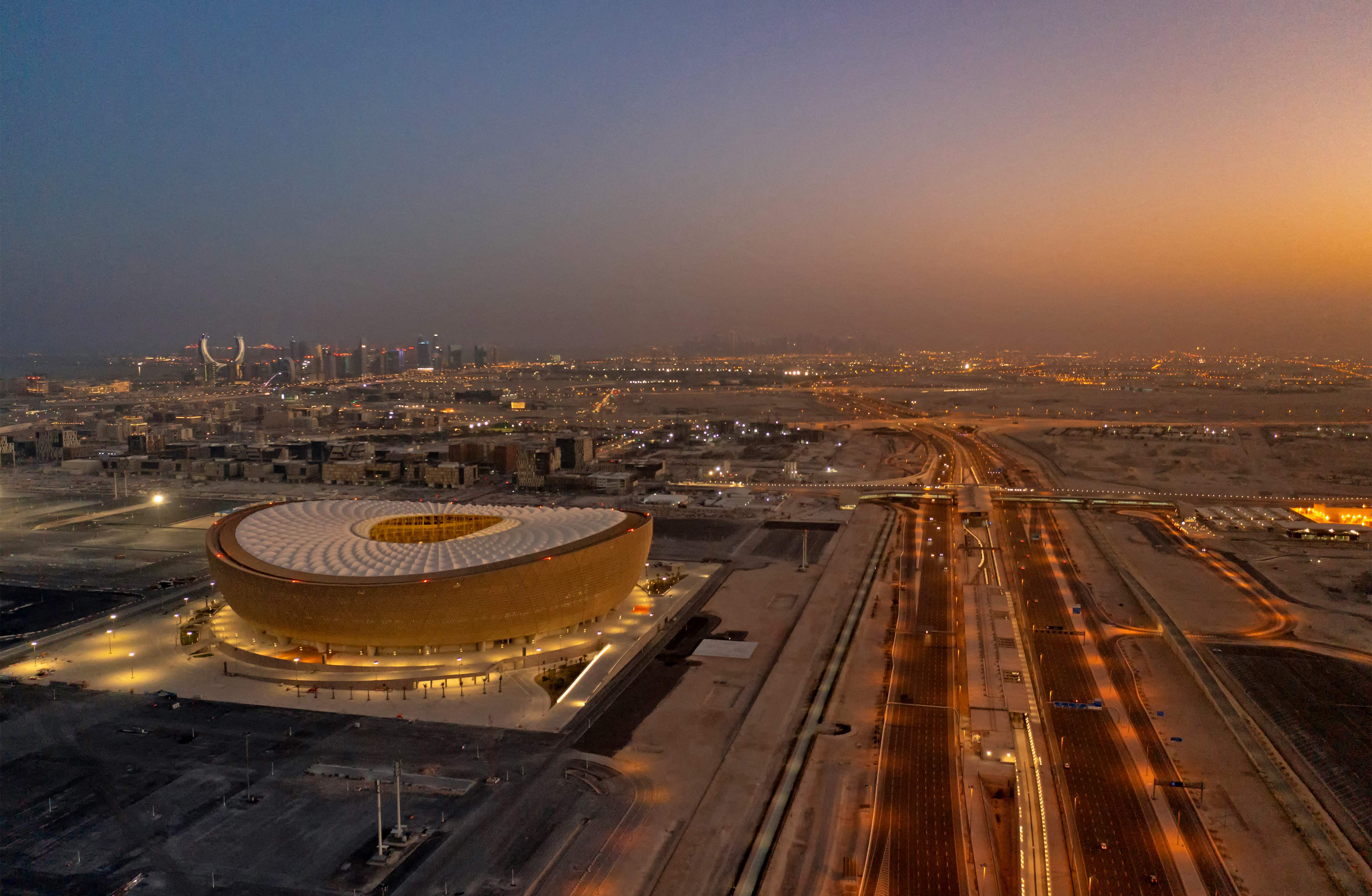 El Lusail es uno de los estadios que más interés de conocer genera en los aficionados que viajarán al Mundial de Qatar 2022. (Foto Prensa Libre: AFP)
