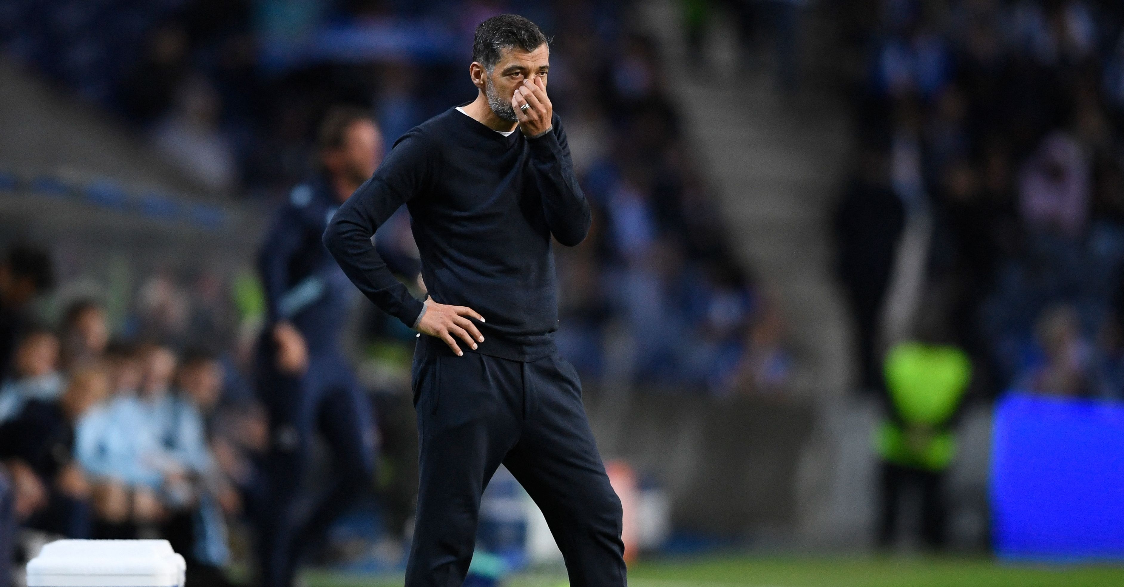 El técnico y su equipo no han tenido el mejor inicio de temporada. (Foto Prensa Libre: AFP)