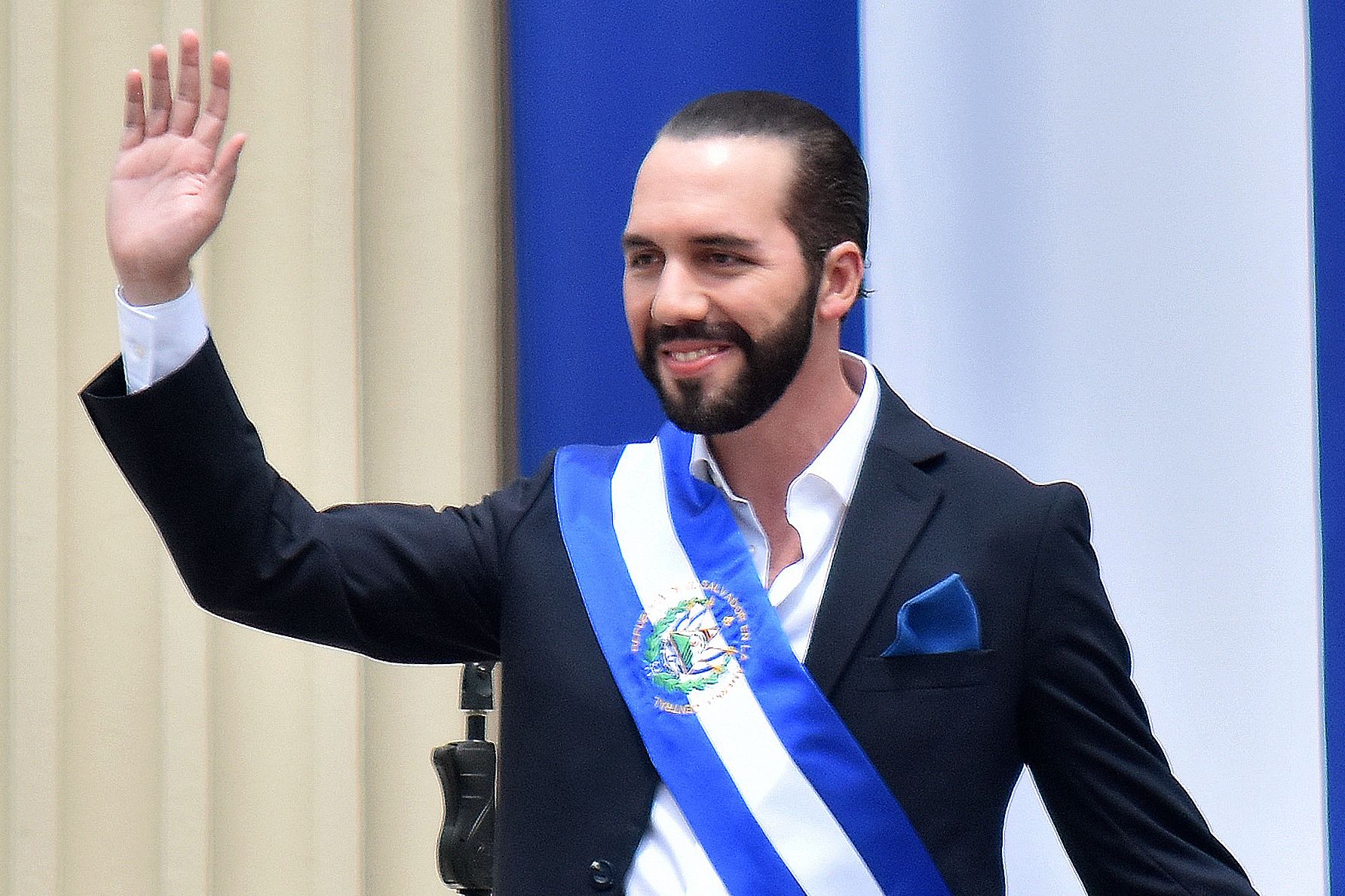 El presidente de El Salvador, Nayib Bukele, se postulará para un segundo mandato en 2024, lo que ha generado fuertes críticas. (Foto Prensa Libre: AFP)