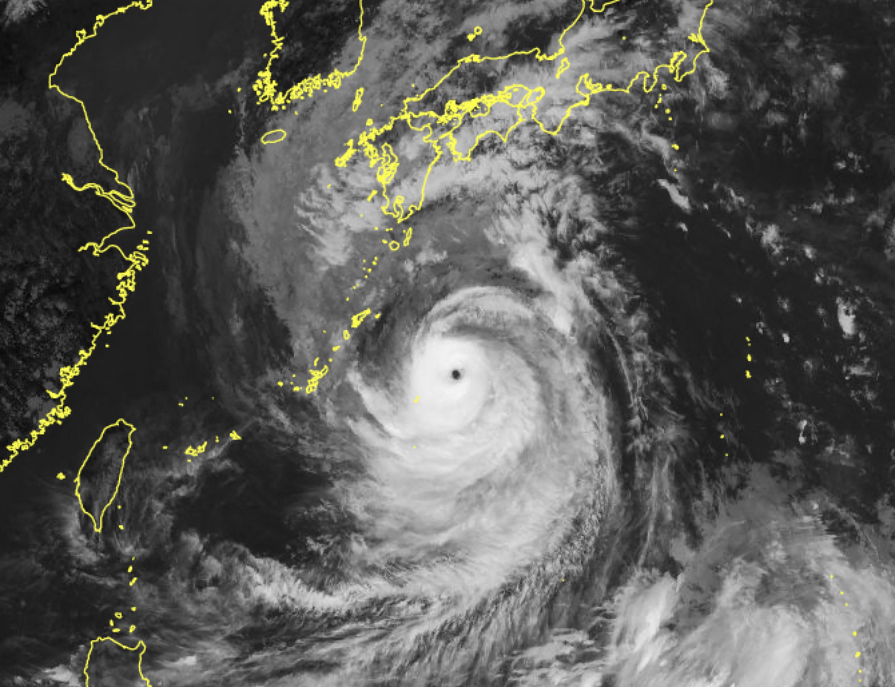Imágen de satélite , publicada por la Agencia Meteorológica japonesa, que muestra el tifón Nanmadol situado cerca de las islas remotas del sur de Japón. (Foto Prensa Libre: AFP).