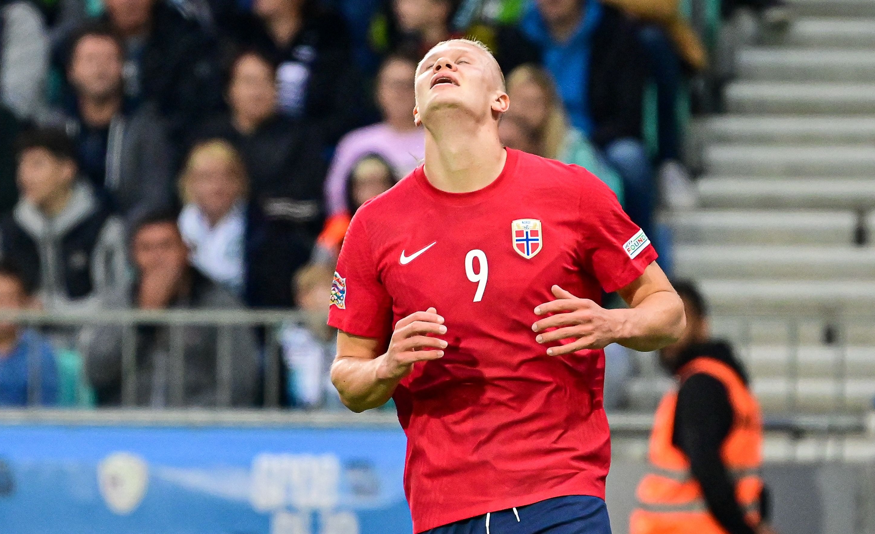 Un gol de Haaland no fue suficiente para evitar la derrota de Noruega ante Eslovenia este sábado. Foto Prensa Libre (AFP)
