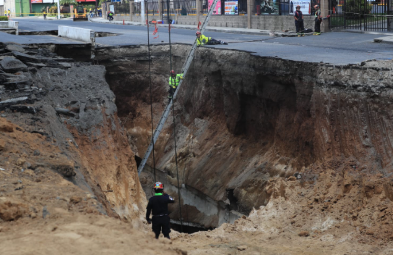 Socavón en Villa Nueva