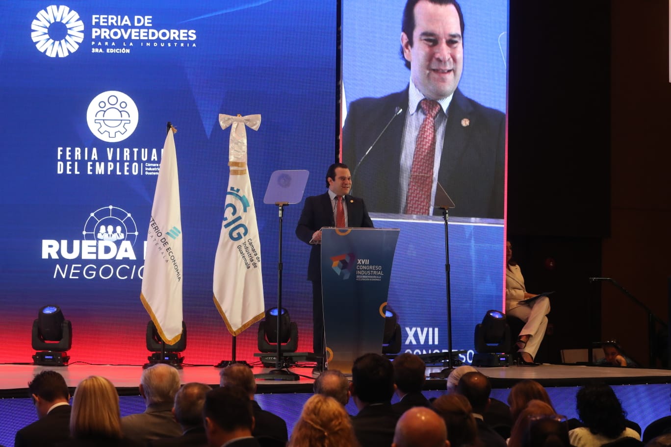 Luis Alfonso Bosch, presidente del Cámara de Industria de Guatemala, participa en el XVII Congreso Industrial y habló de la necesidad que el PIB siga creciendo más. (Foto, Prensa Libre: Juan Diego González).