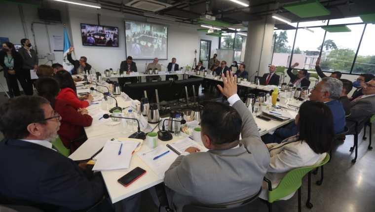 Los comisionados tendrán la posibilidad de conectarse a las sesiones de manera remota en un caso excepcional. Fotografía: Prensa Libre (Juan Diego González). 
