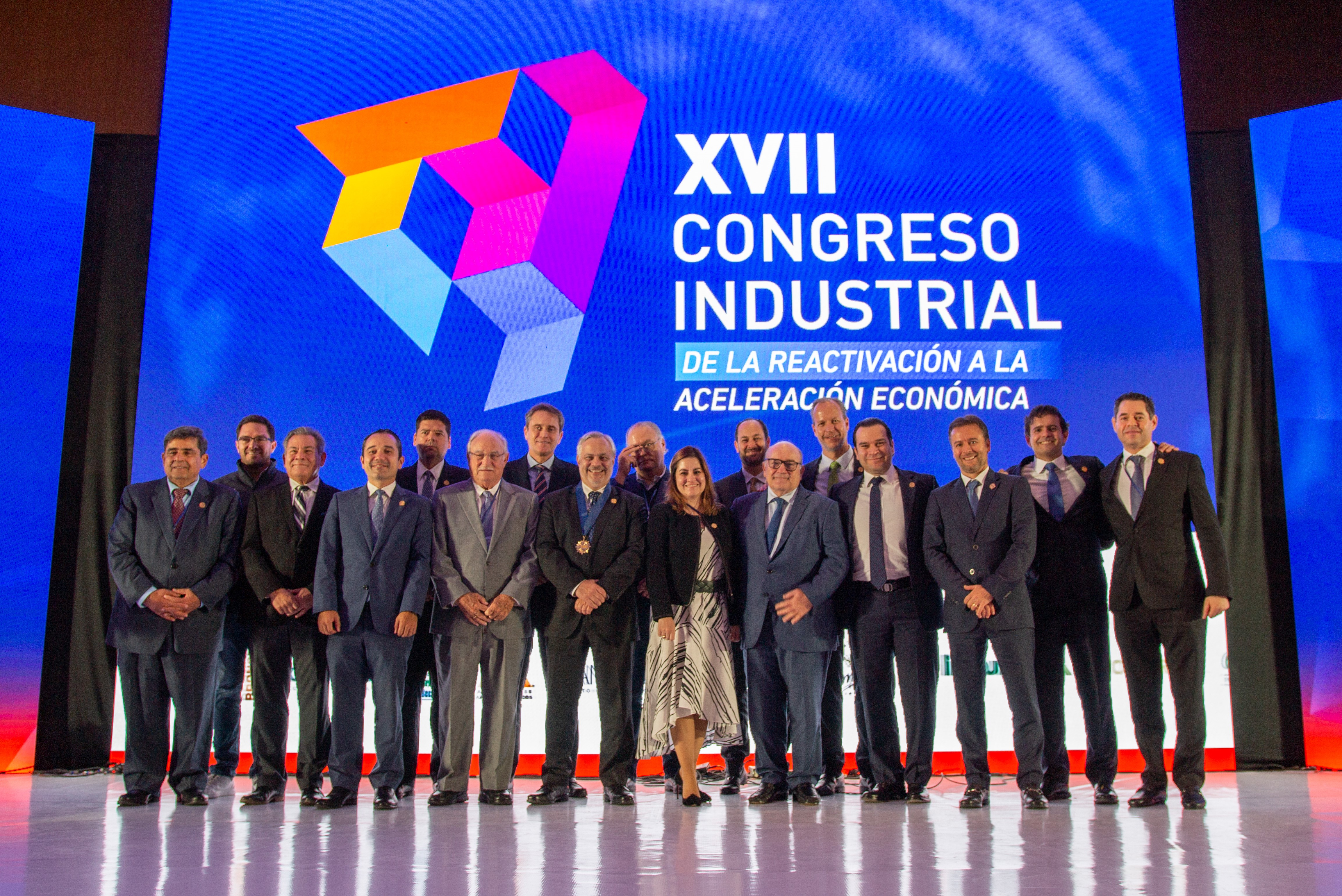 Congreso Industrial cierra con reconocimientos y por primera vez se galardona al emprendimiento del año