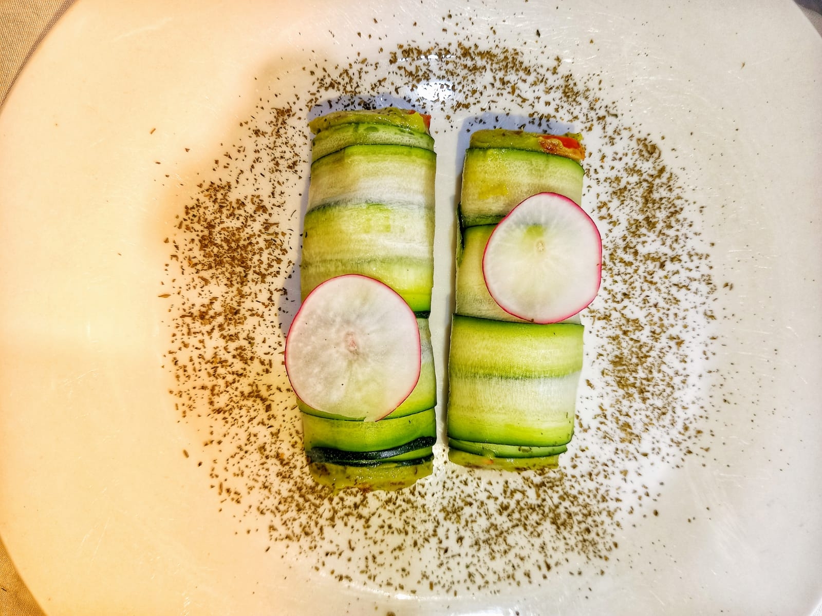 Canelón de zuchinni con guacamol es una entrada saludable y fácil de preparar, receta del chef Erik Núñez. (Foto Prensa Libre, cortesía de Erik Núñez)