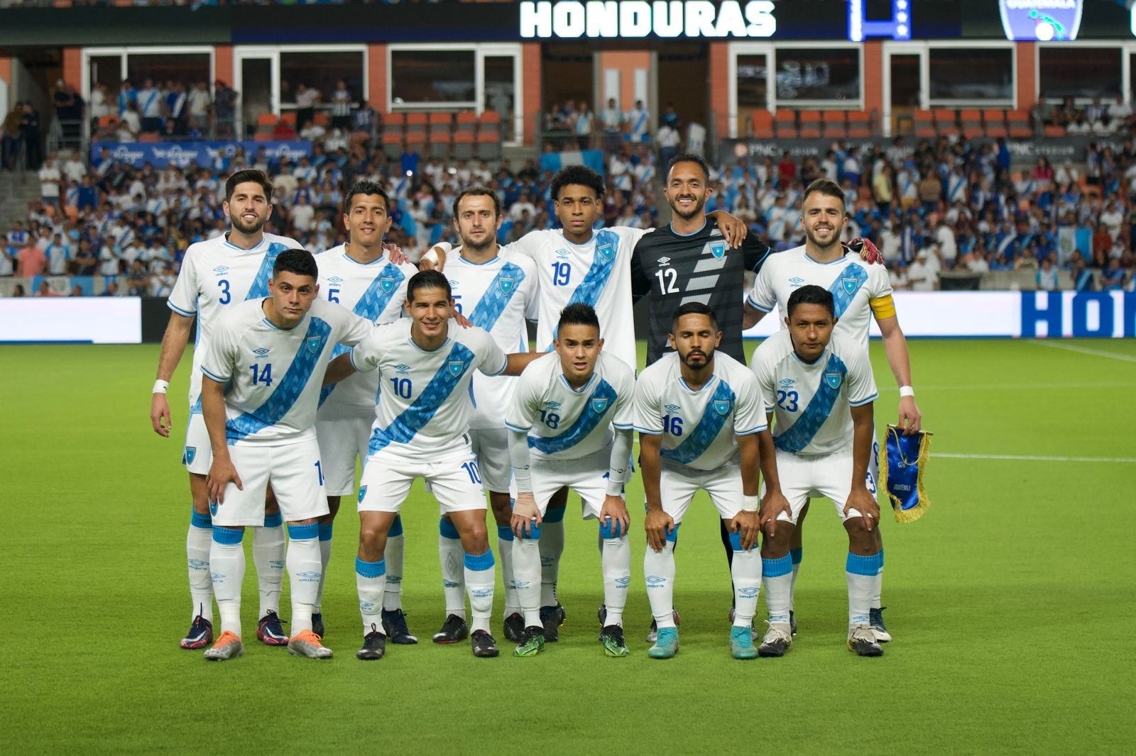 El once inicial de Guatemala en su último amistoso, frente a Honduras. (Foto Prensa Libre: Fedefut)