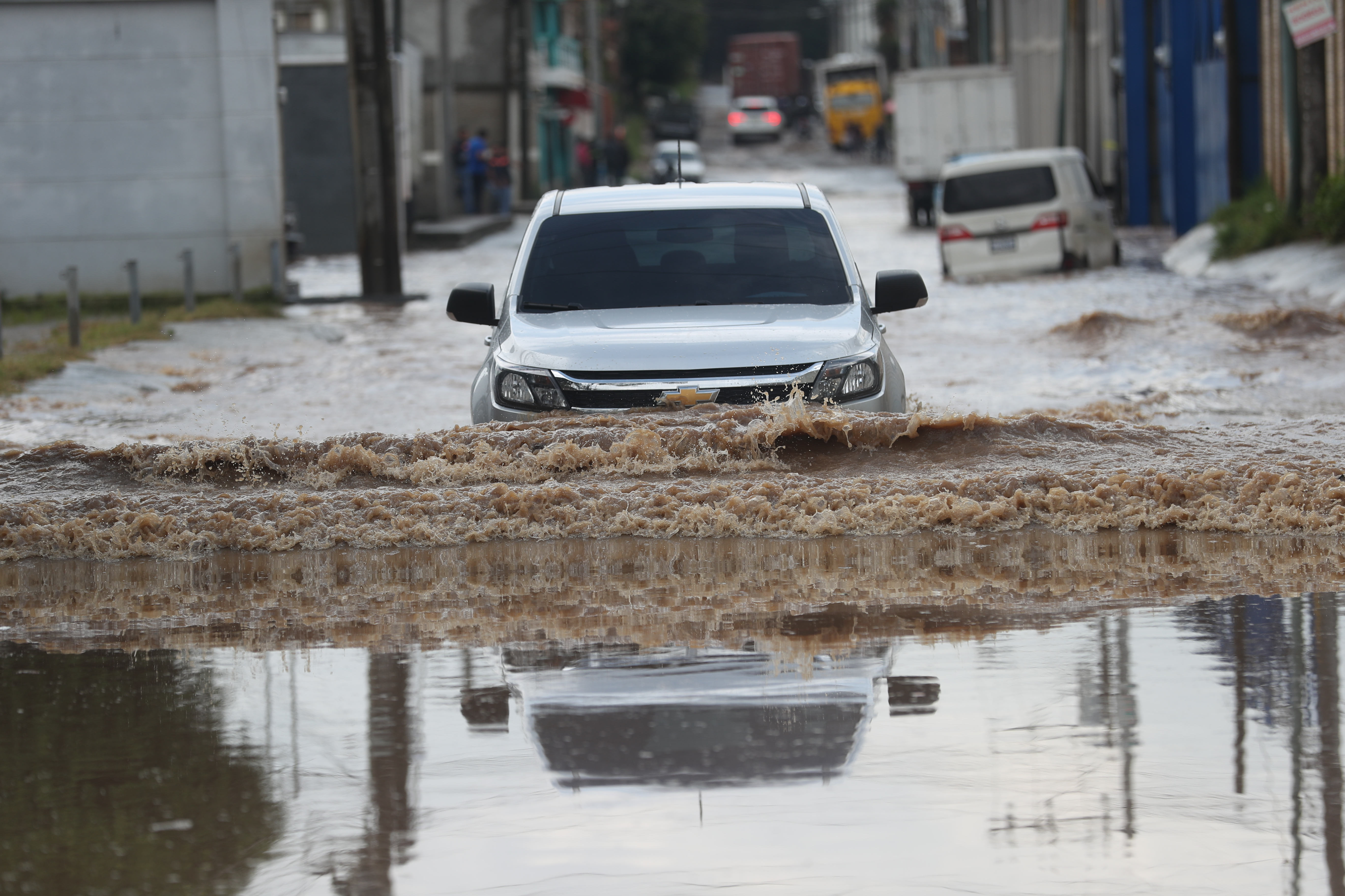 La intensidad de las lluvias de este año han provocado inundaciones en varios puntos del país. (Foto Prensa Libre: Hemeroteca PL)