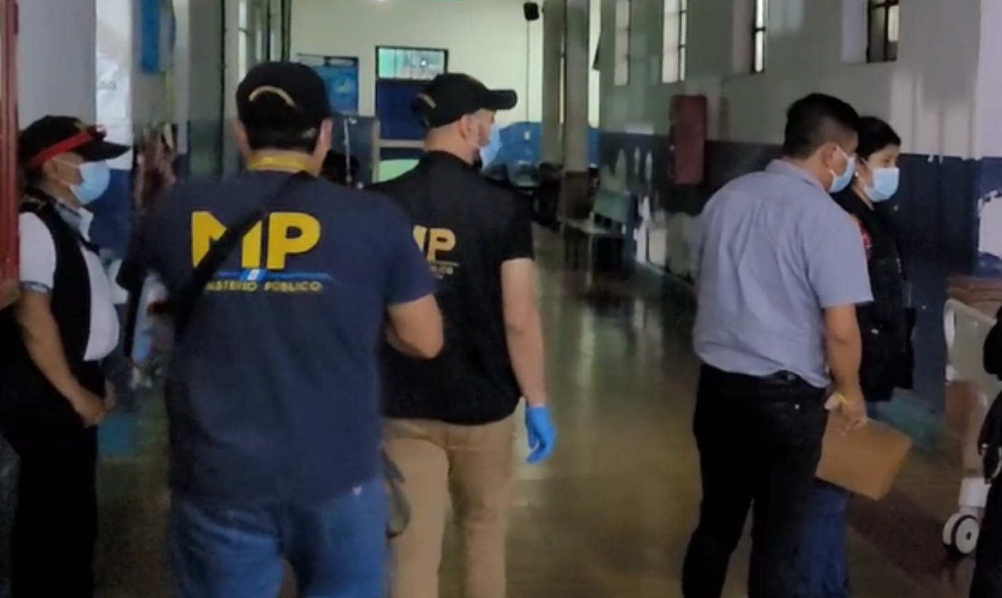 Trasladan a personas de autohotel