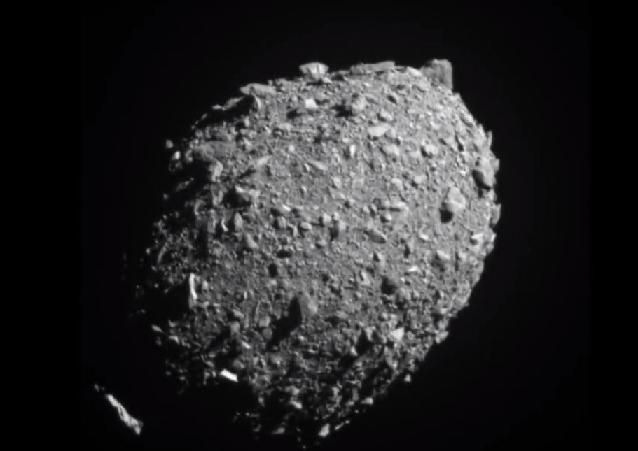 Misión cumplida: nave de la NASA choca con asteroide para desviarlo en novedosa prueba de “defensa planetaria”