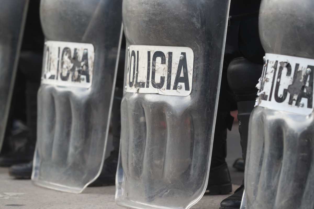 PNC resulta herido de bala durante bloqueo de manifestantes en comunidad de Sayaxché, Petén