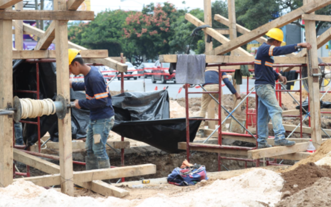 Paso a desnivel en la Roosevelt