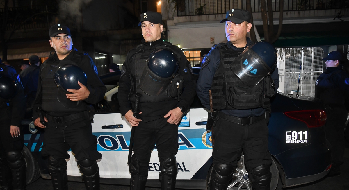 Fernando André Sabag Montiel fue detenido luego de que intentara disparar contra la vicepresidenta de Argentina, Cristina Fernández. (Foto Prensa Libre: EFE)