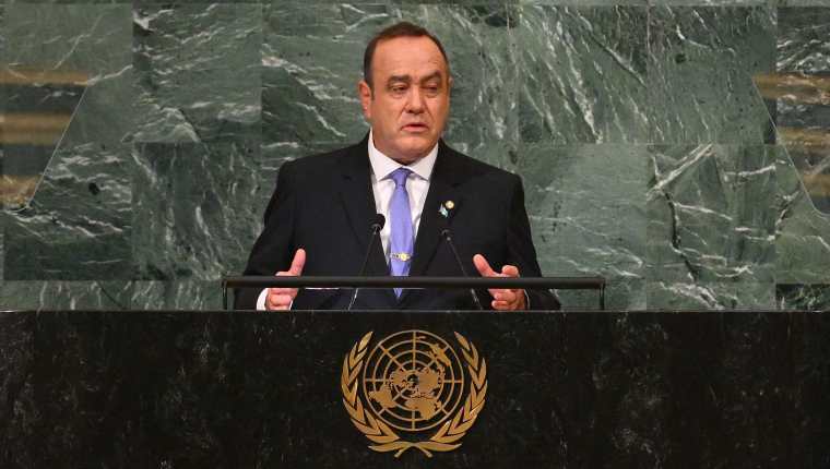 El presidente Alejandro Giammattei durante su discurso en la Asamblea General de la ONU, en Nueva York, EE. UU. (Foto Prensa Libre: AFP)