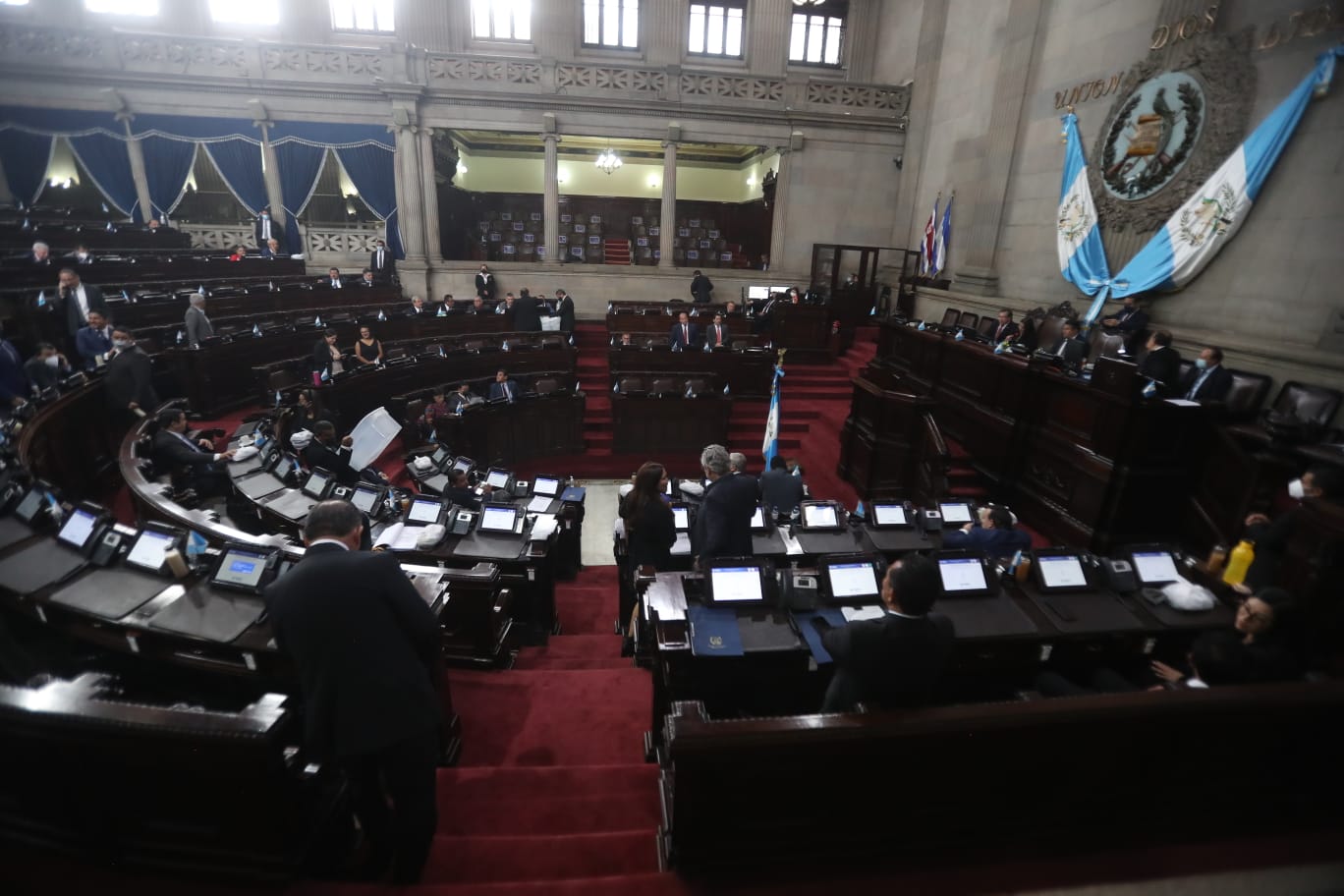 Diputados discuten la iniciativa 6141 que daría vida a la “Ley de Adquisiciones del Estado”. (Foto Prensa Libre: Juan Diego González)