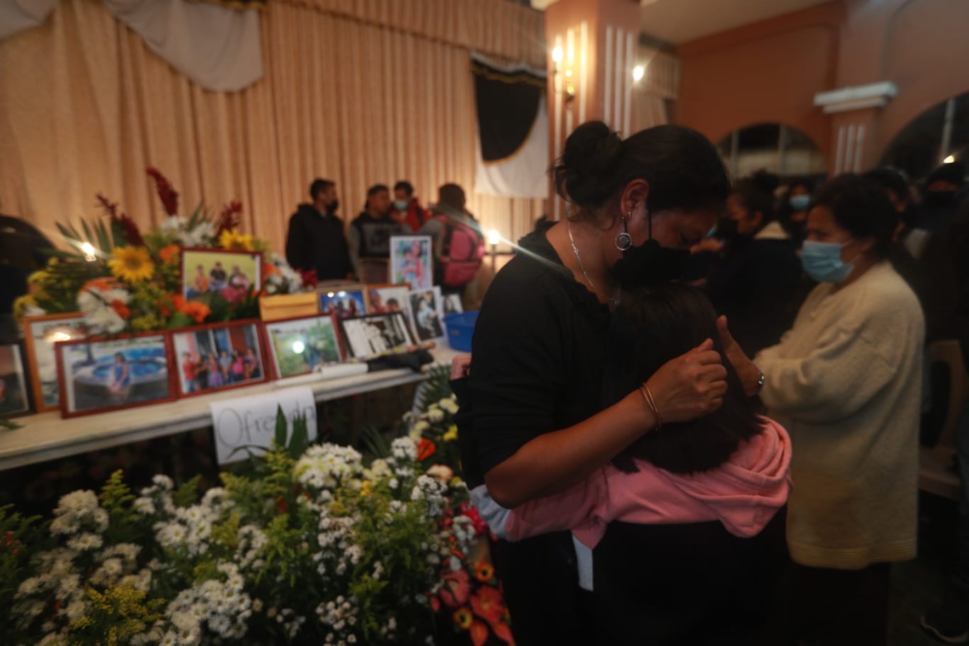 La muerte de 12 integrantes de una familia causa consternación en Magdalena Milpas Altas. (Foto Prensa Libre: María José Bonilla)