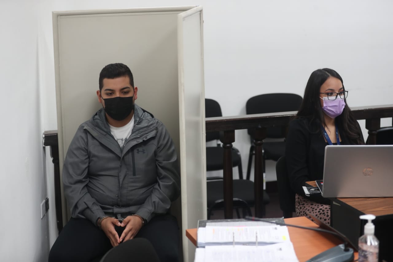 Jorge Rafael Zea Mejía es señalado por el MP de haber asesinado a su esposa, Luz María López Morales. (Foto Prensa Libre: Érick Ávila)