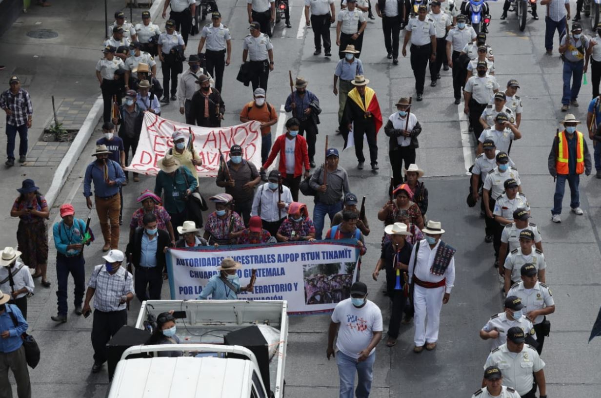 Manifestación de autoridades ancestrales en la capital de Guatemala, para rechazar el alto costo de la vida y la corrupción. (Foto Prensa Libre: Esbin García)